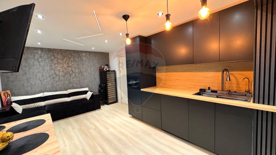 Apartament cu 4 camere, de vânzare, Tomis Nord, Rovere