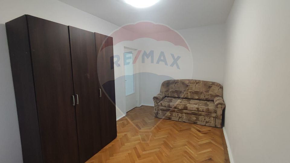 De inchiriat apartament 3 camere spatios  etaj 1 Splaiul Crisanei