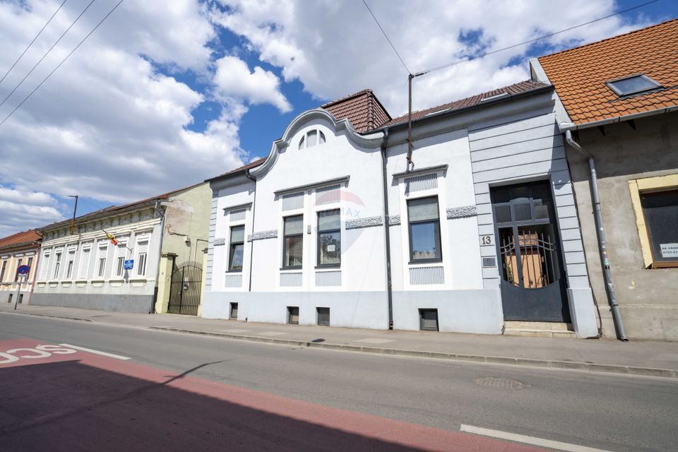 De vânzare casă cu 6 camere, ultracentral – str. Moscovei