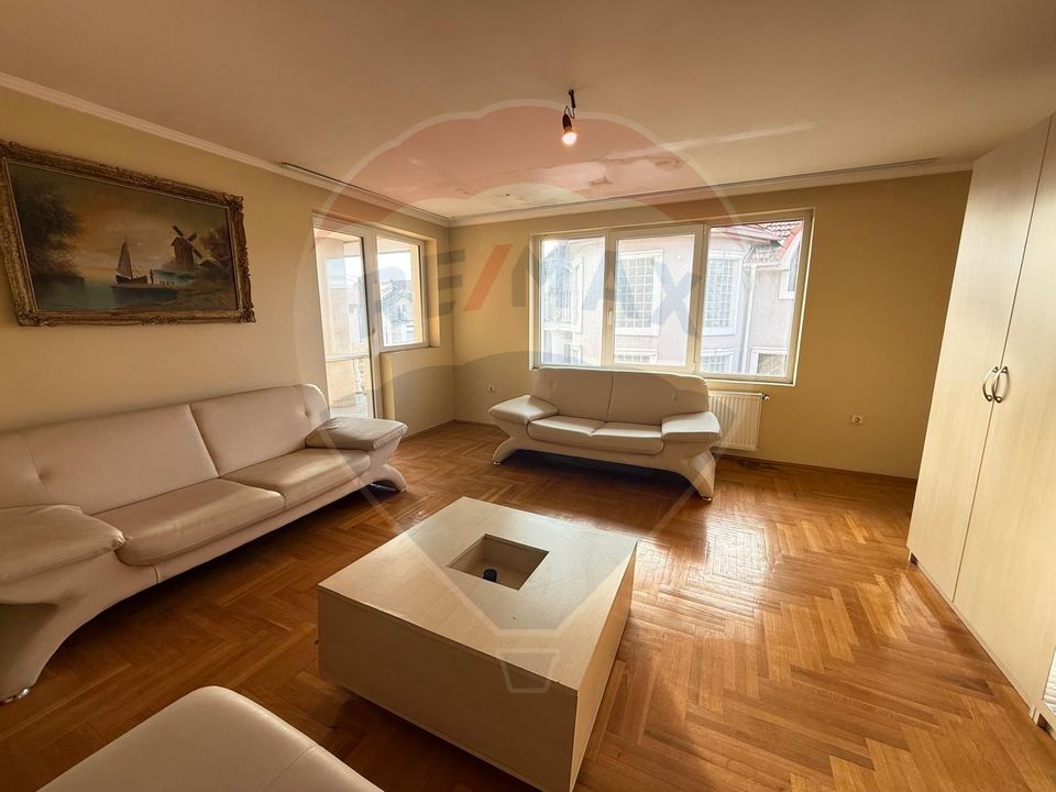 8 room House / Villa for sale