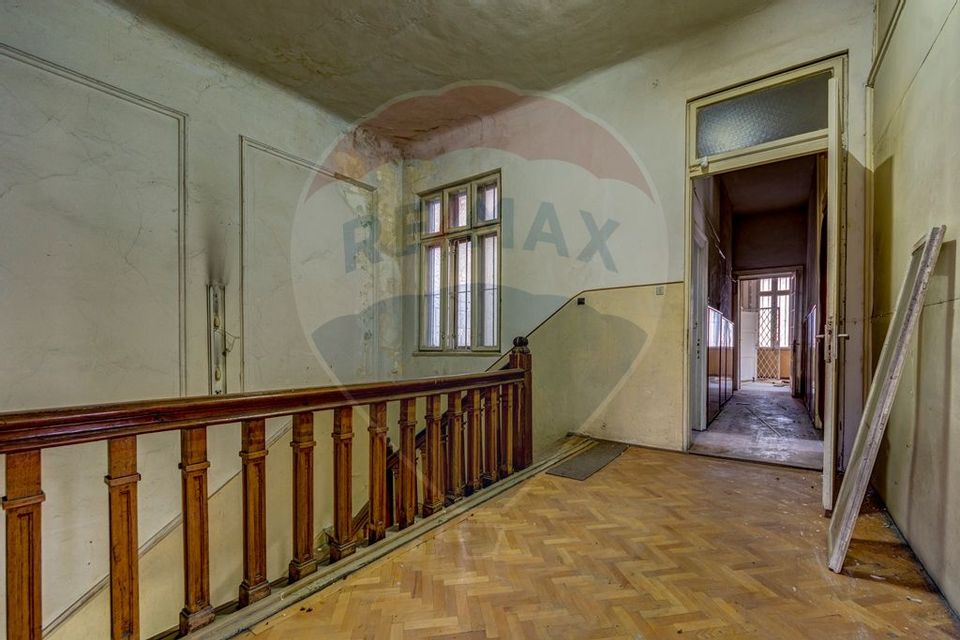 Interwar villa, Interior Art Deco, 784 sqm, land 521 sqm