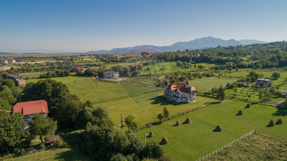 Building with medieval architecture, with multiple destinations