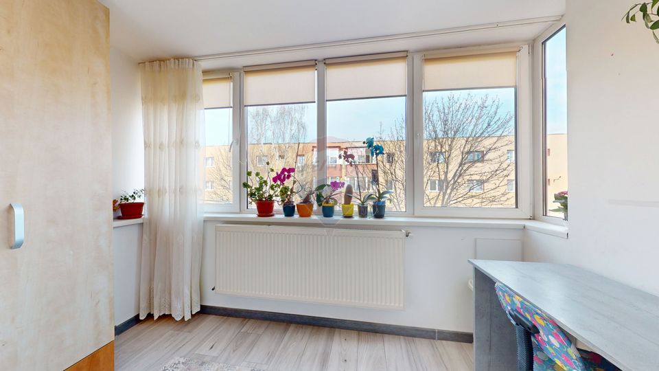 Apartament 3 camere, 2 băi, 2 parcări de vânzare zona Avantgarden 2