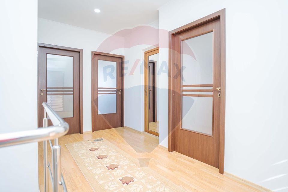 Casă / Vilă cu 5 camere de vânzare în zona Central