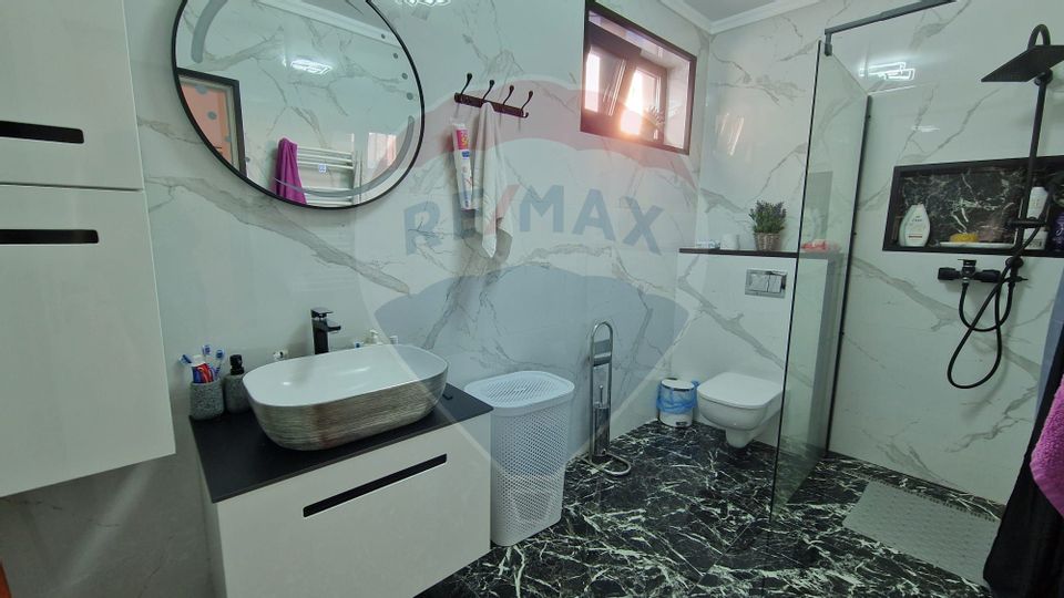 Casă / Vilă cu 5 camere - la 2 minute de Complex Cosmopolis