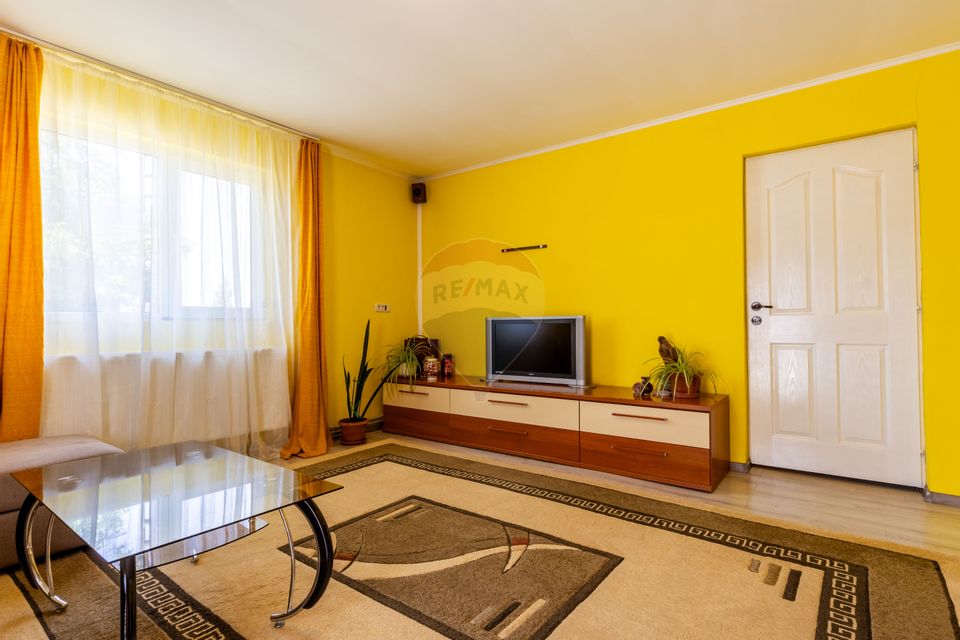 Proprietate versatilă cu casă, două hale și teren generos