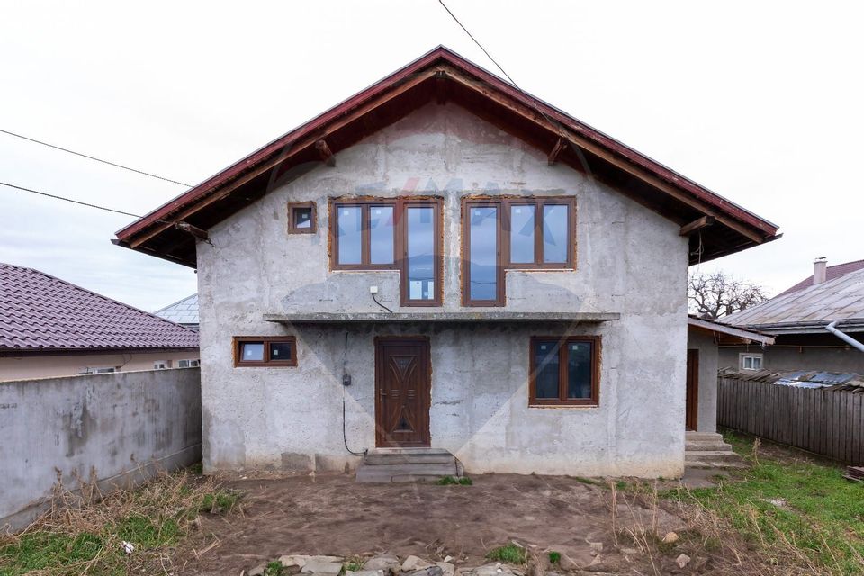 Casă / Vilă cu 5 camere de vânzare, strada George Enescu, zona Tache