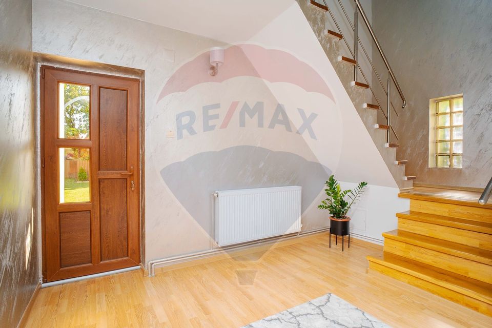 Casă / Vilă cu 5 camere de vânzare în zona Central