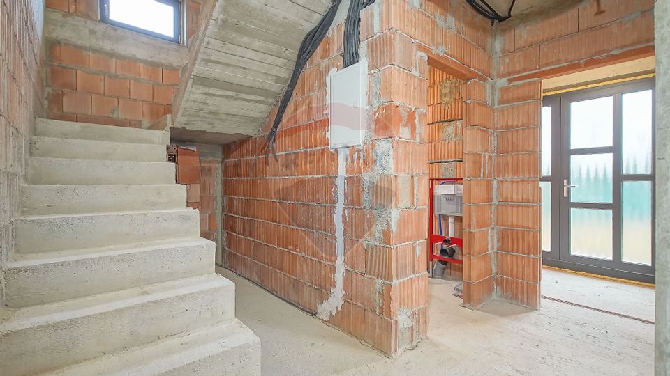 Vedere de Vis: Munți/Cetate | Impune-ți stilul acasă | 150mp la gri