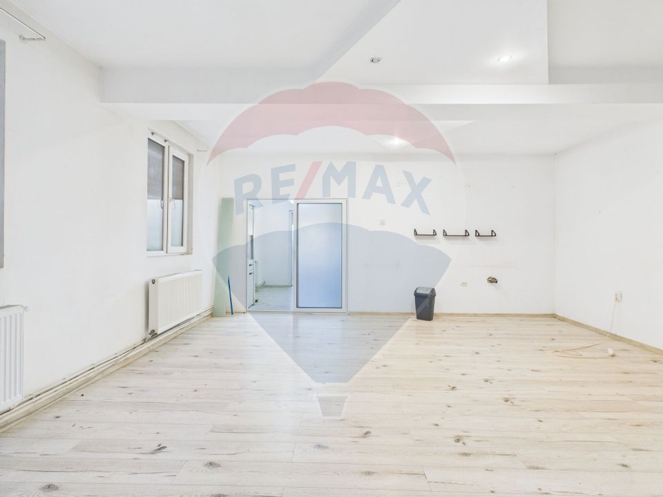 Casă cu 5 camere si 300mp curte, de închiriat în zona Bd. Gloriei