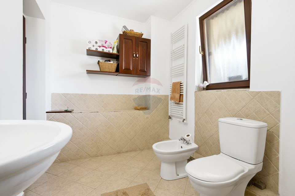 Casă/Vilă de Vânzare cu 5 camere,  Teren 757mp - Iasi - Hlincea