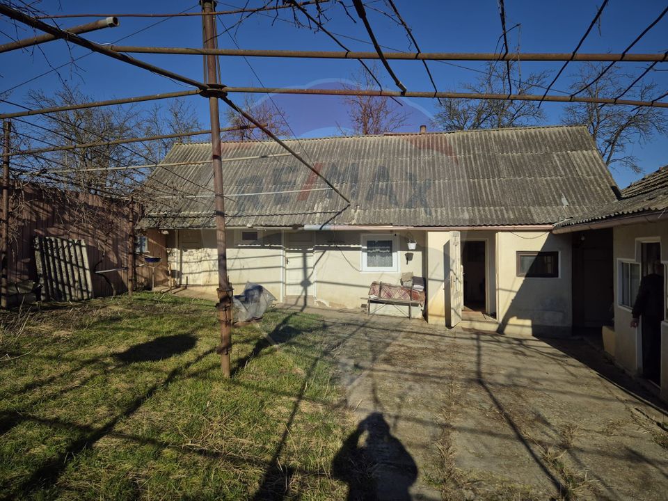 Casă de vânzare cu 4 camere si anexe in  Horgești-Recea