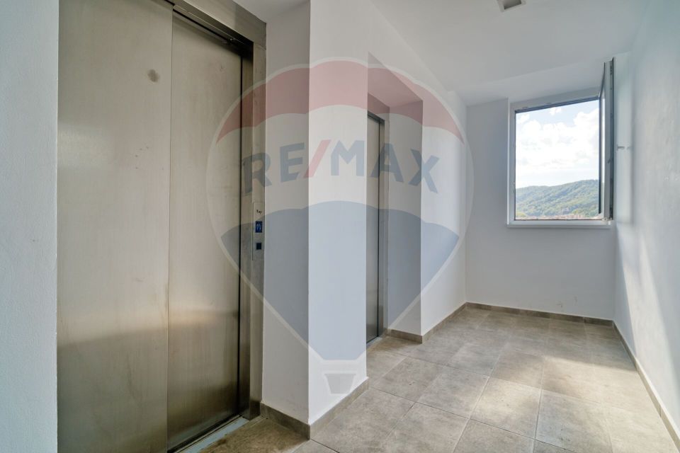 REZERVAT! Apartament 2 camere pretabil locuință sau cabinet