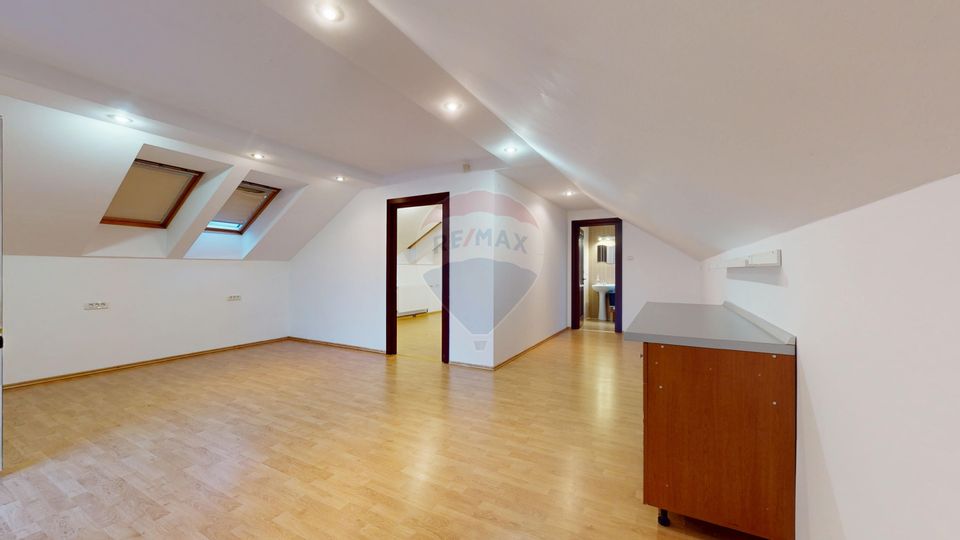 Spațiu pentru birou sau activitate ușoară – 2 camere + terasă