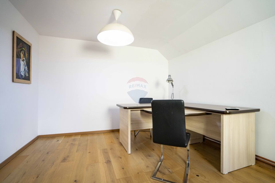 De vânzare casă cu 6 camere, ultracentral – str. Moscovei