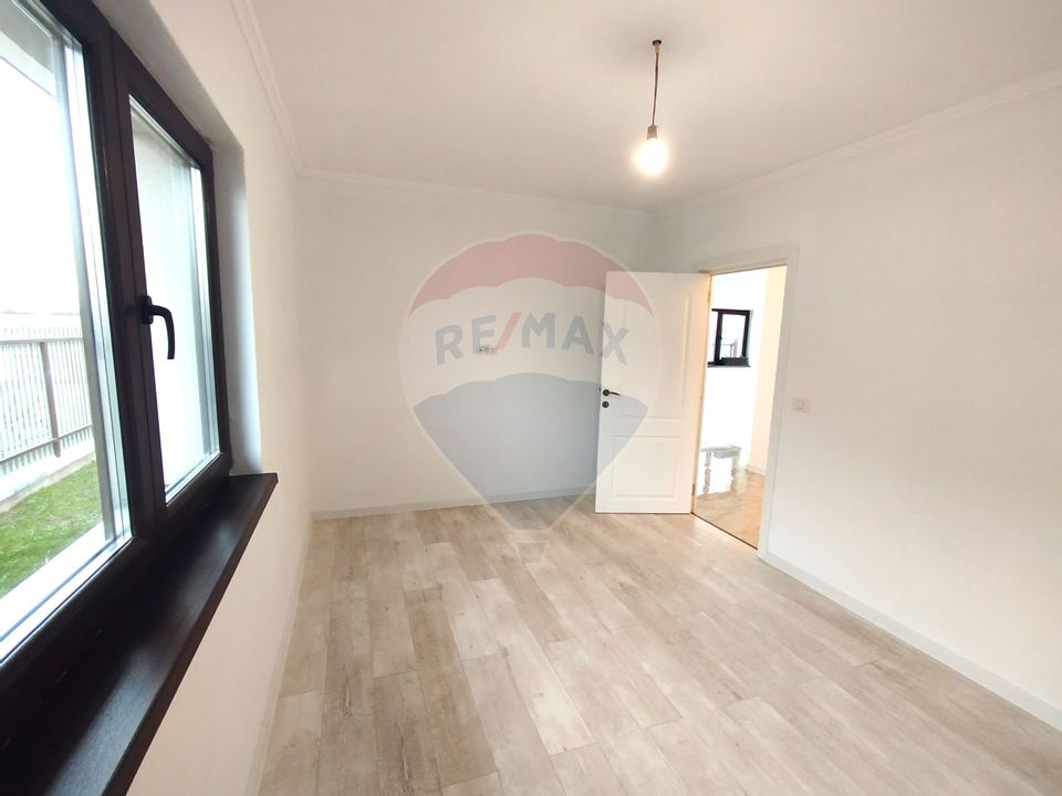 Casă / Vilă cu 4 camere de vânzare/zona Harman
