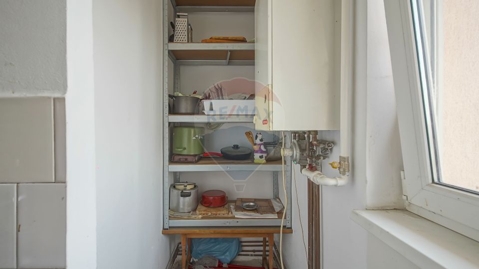 REZERVAT | Garsonieră decomandată | Zona Tractorul | De renovat