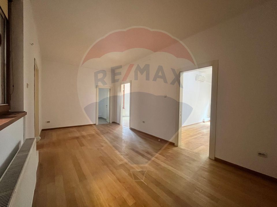 Inchiriere apartament cu 6 camere decomandat/circular-Cismigiu