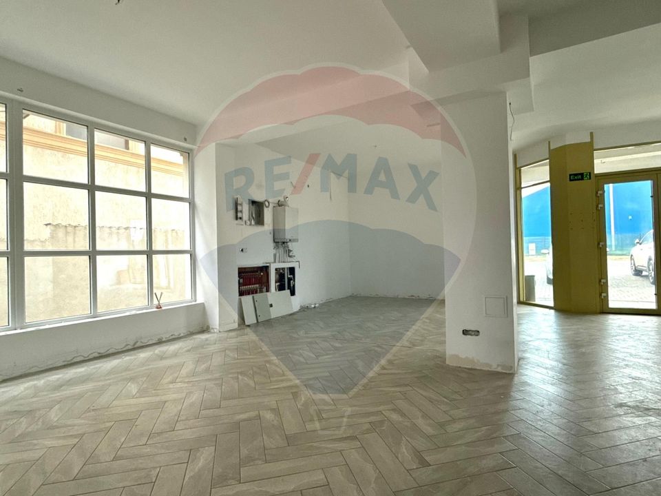 186sq.m Commercial Space for rent