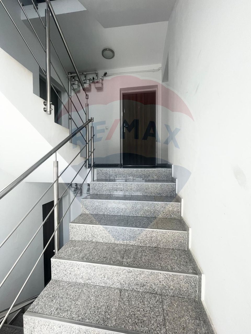 Apartament de vanzare si Parcare în curte privată - Șelimbăr