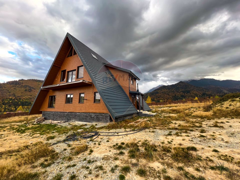 Vilă superba A-Frame cu vedere panoramică catre Varful Omu si Bucegi