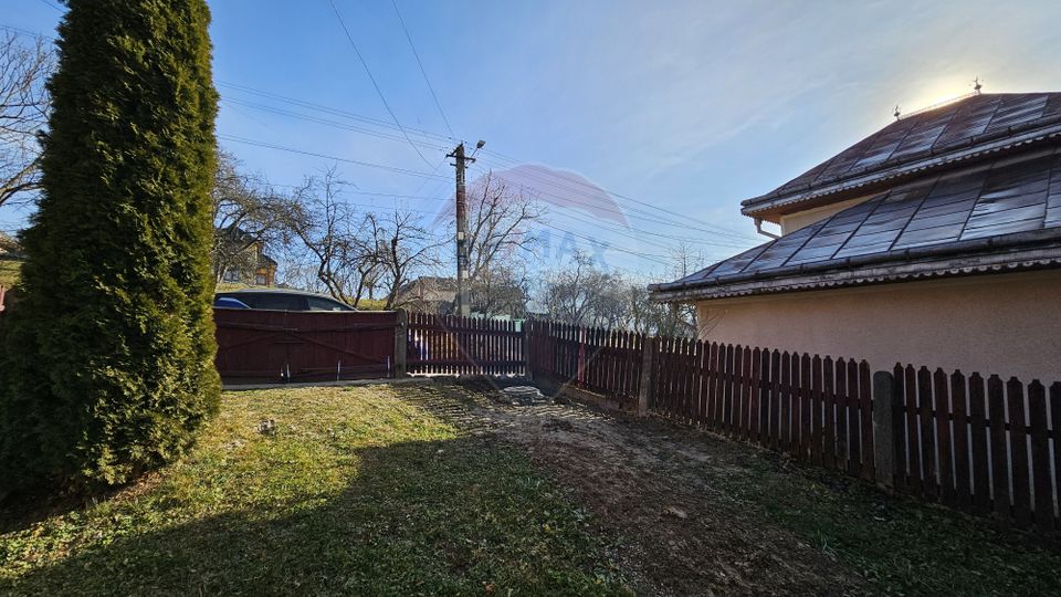 Casă / Vilă cu 3 camere de vânzare-Cacica-Suceava