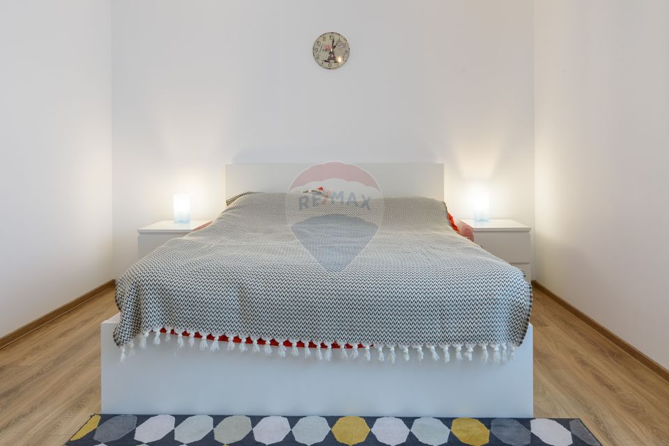 4 room House / Villa for sale, Exterior Est area