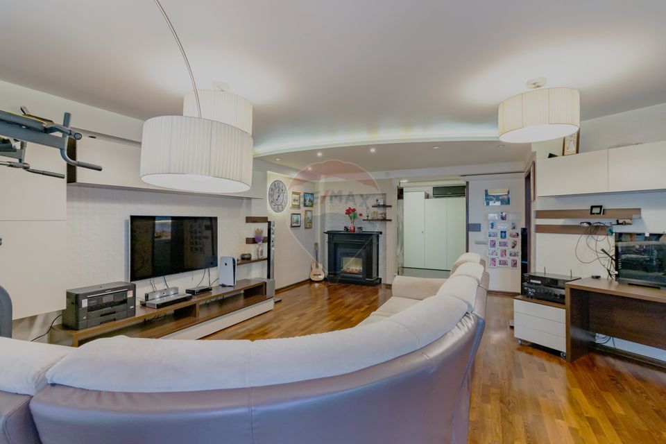 Apartament special | 137.36mp utili | 143mp utili totali | 2009