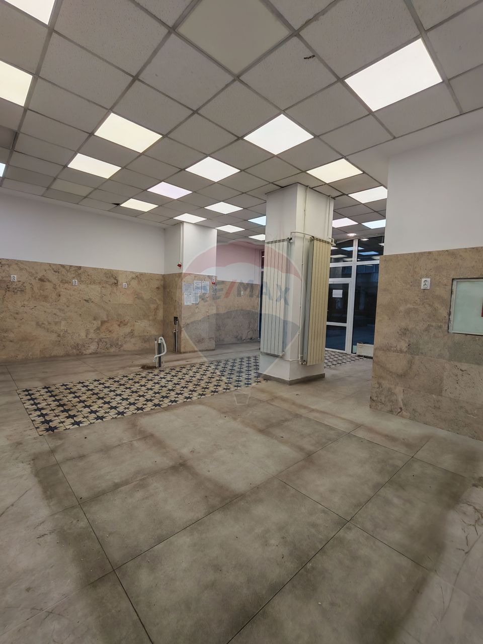 230.99sq.m Commercial Space for rent, Ultracentral area