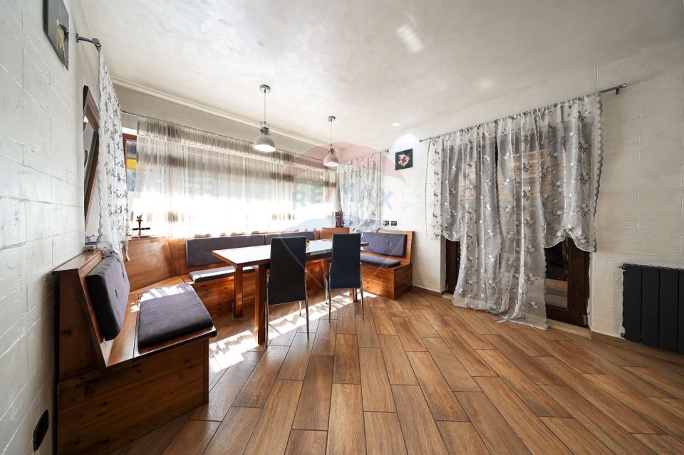 Conac, proprietate unica, in mijlocul naturii, Sacele!