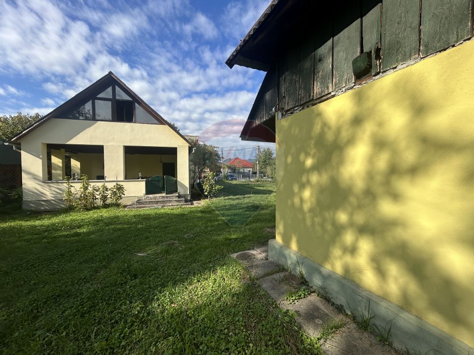 Casa - sura cu 16 ari teren de vânzare în Buşag