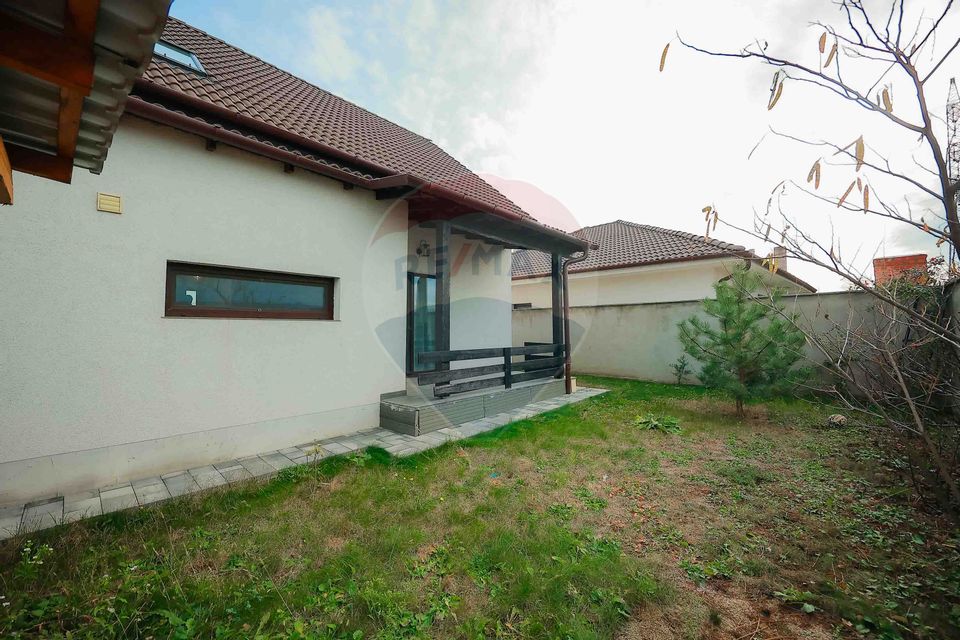 4 room House / Villa for sale, Episcopia Bihorului area