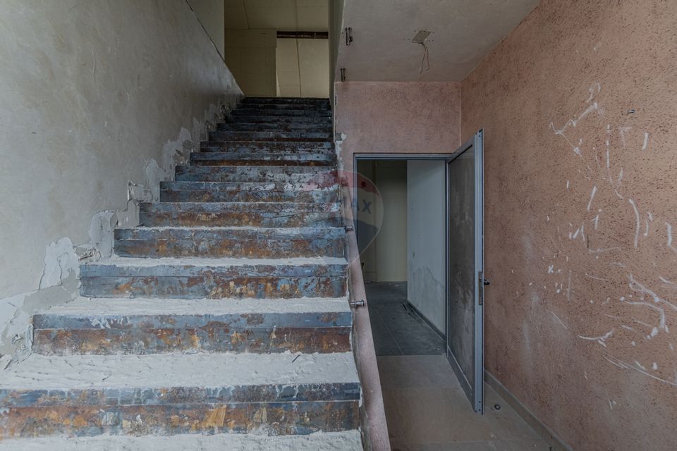 Cladire de 902 mp utili de vânzare, zona Grivitei - DN 13, COMISION 0