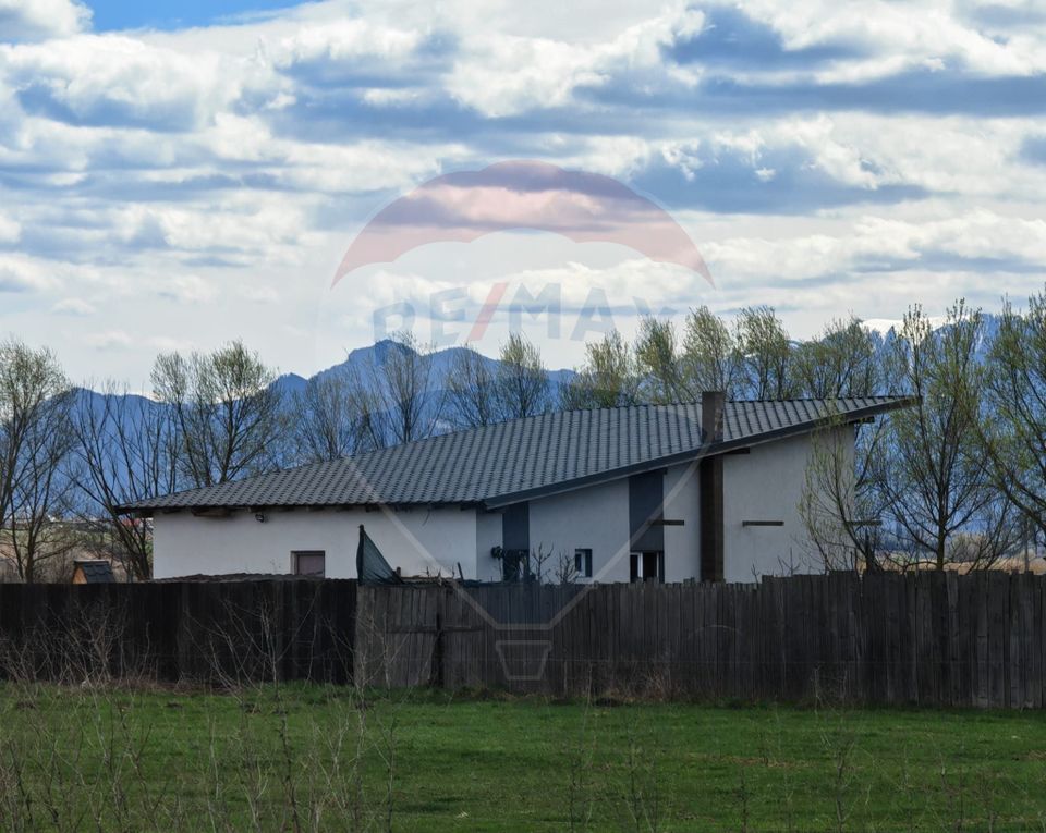Casă / Vilă cu 4 camere de vânzare