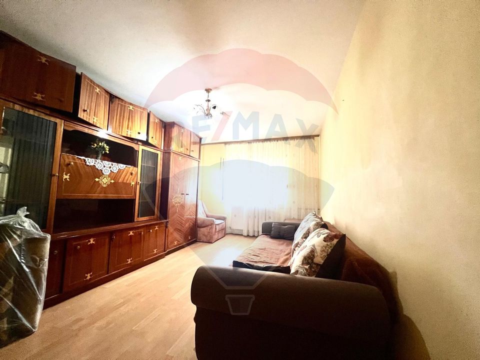 Apartament cu doua camere de inchiriat in zona Lipovei.