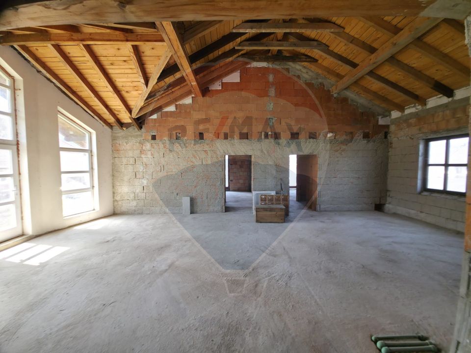 Teren intravilan + casă la roșu de vânzare – Vădurele, jud. Neamț