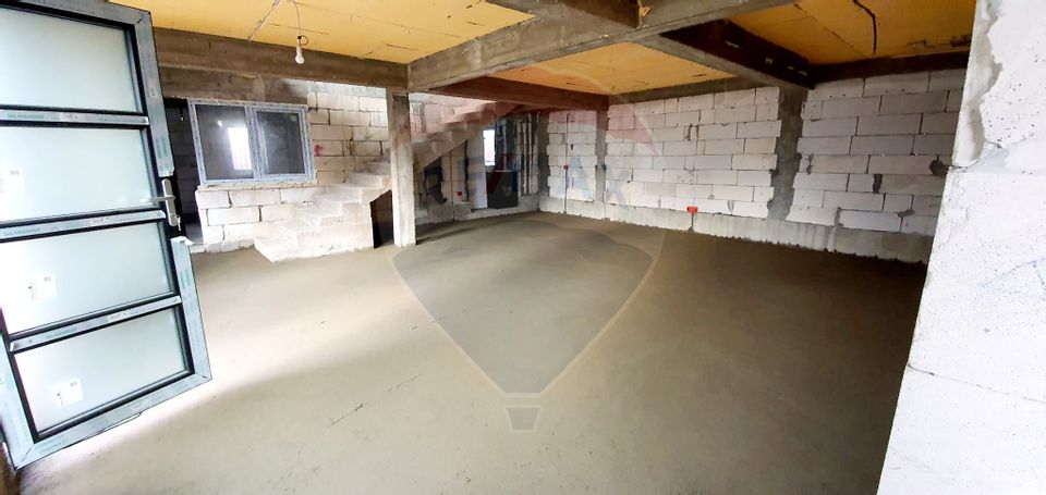 8 room House / Villa for sale