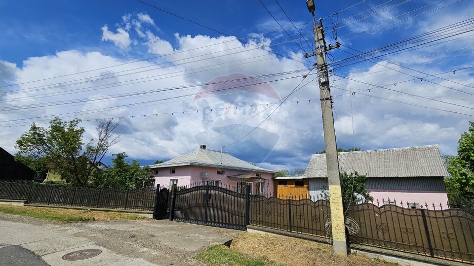 Casă  cu 3 camere, teren intravilan de 1300mp în Ipotești Tișăuți, SV