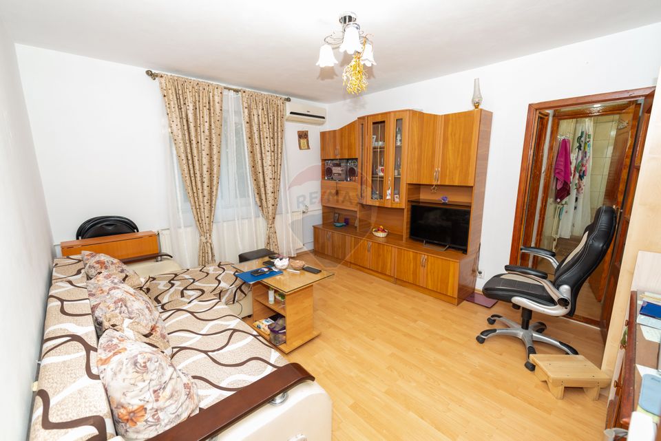 Apartament cu 2 camere de vanzare  Piata Resita , 38mp