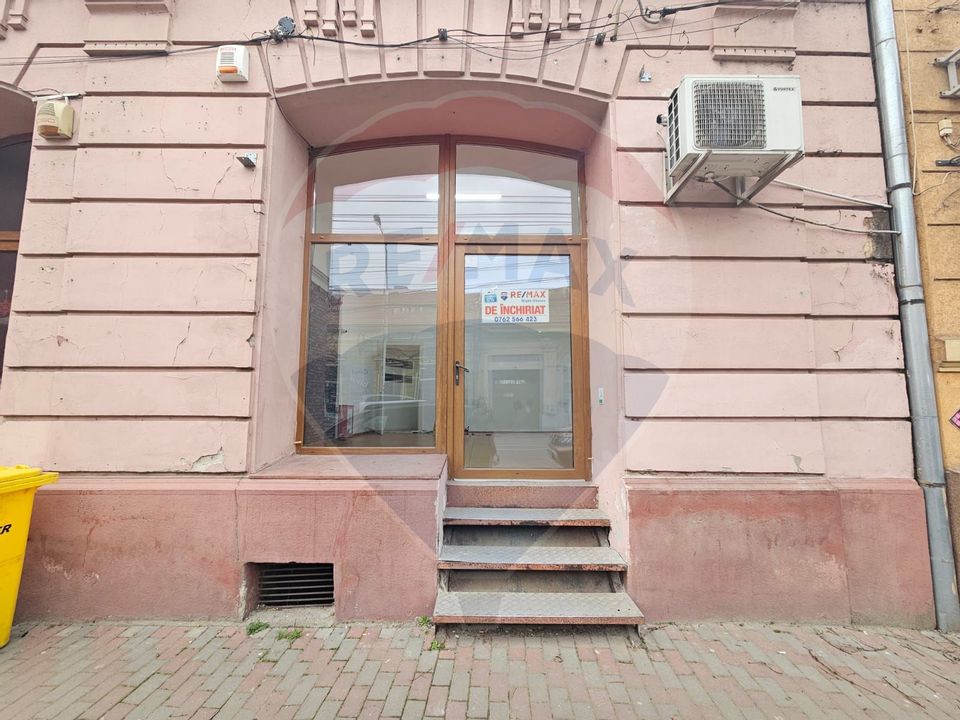 39sq.m Commercial Space for rent, Ultracentral area