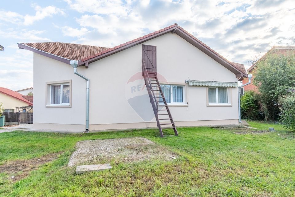 Casa individuala de vanzare 100mp, 600mp teren, garaj, zona Panemar