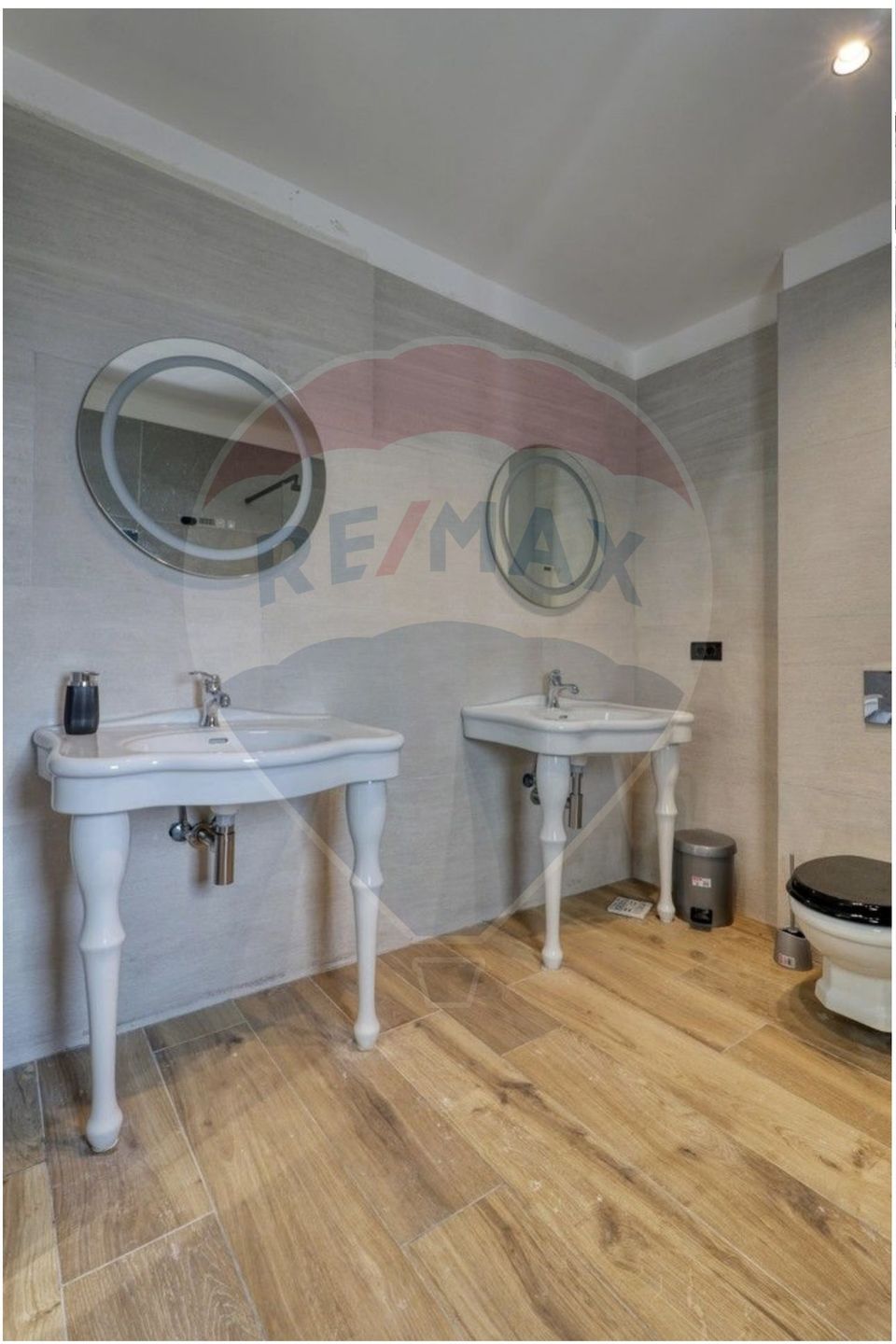 Apartament cu 3 camere, zona Domenii- 1 Mai