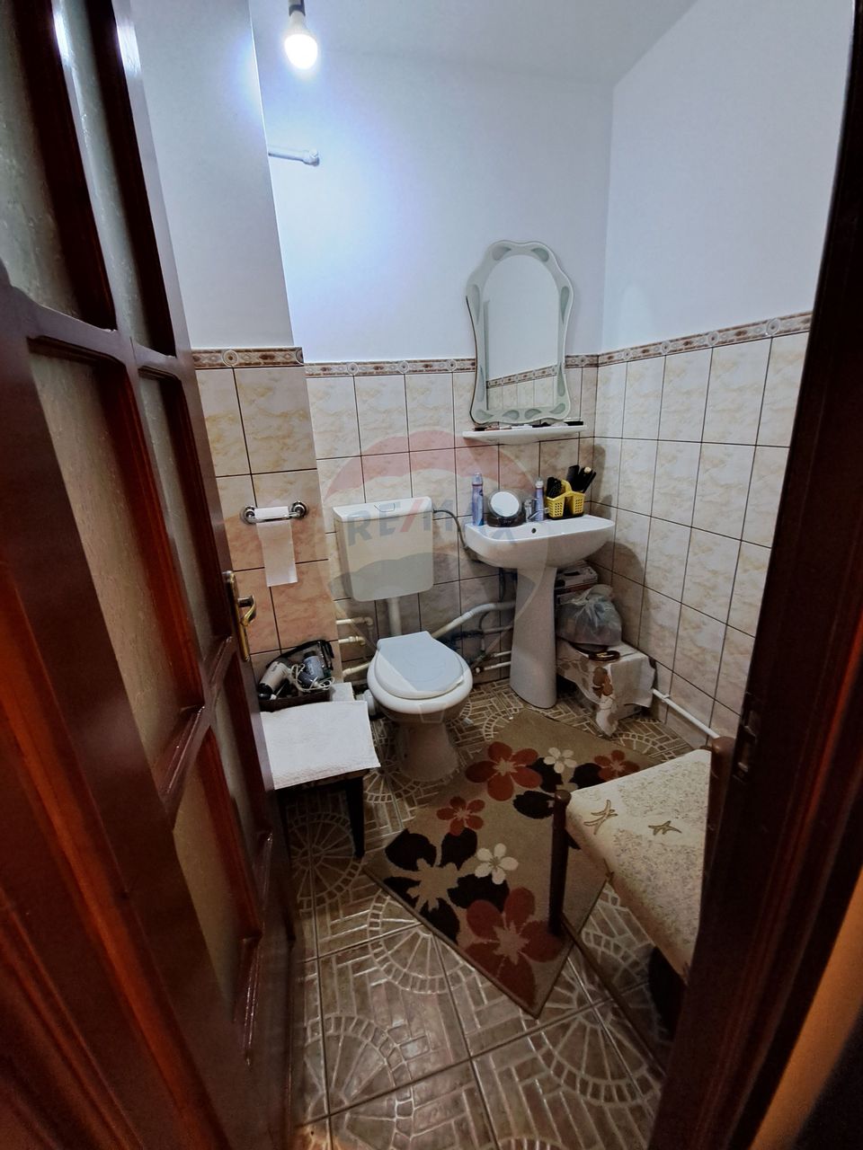 3 camere de închiriat, zona Consul