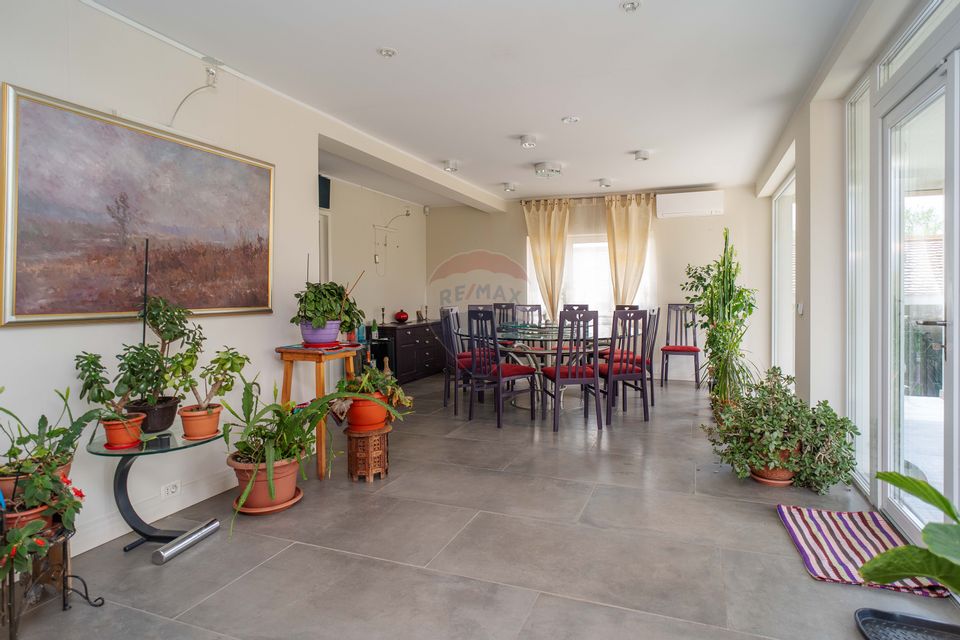 Casă / Vilă cu 10 camere, de vânzare. Todireni, Botoșani.