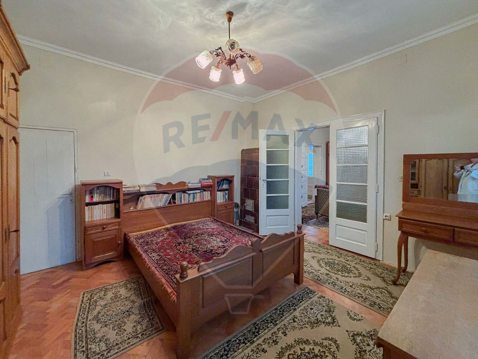 Casă / Vilă cu 5 camere de vânzare în Aleșd zona Ultracentral