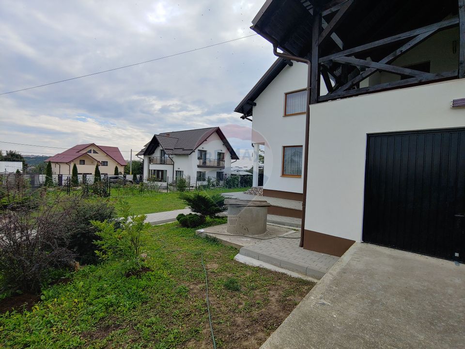 Casă / Vilă de lux cu 4 camere de vânzare în Scheia, Suceava