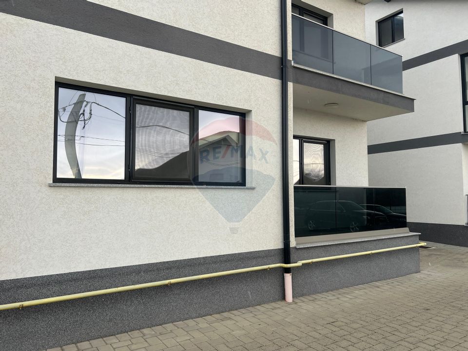 Apartament nou, 3 camere, curte proprie 50mp, de vânzare