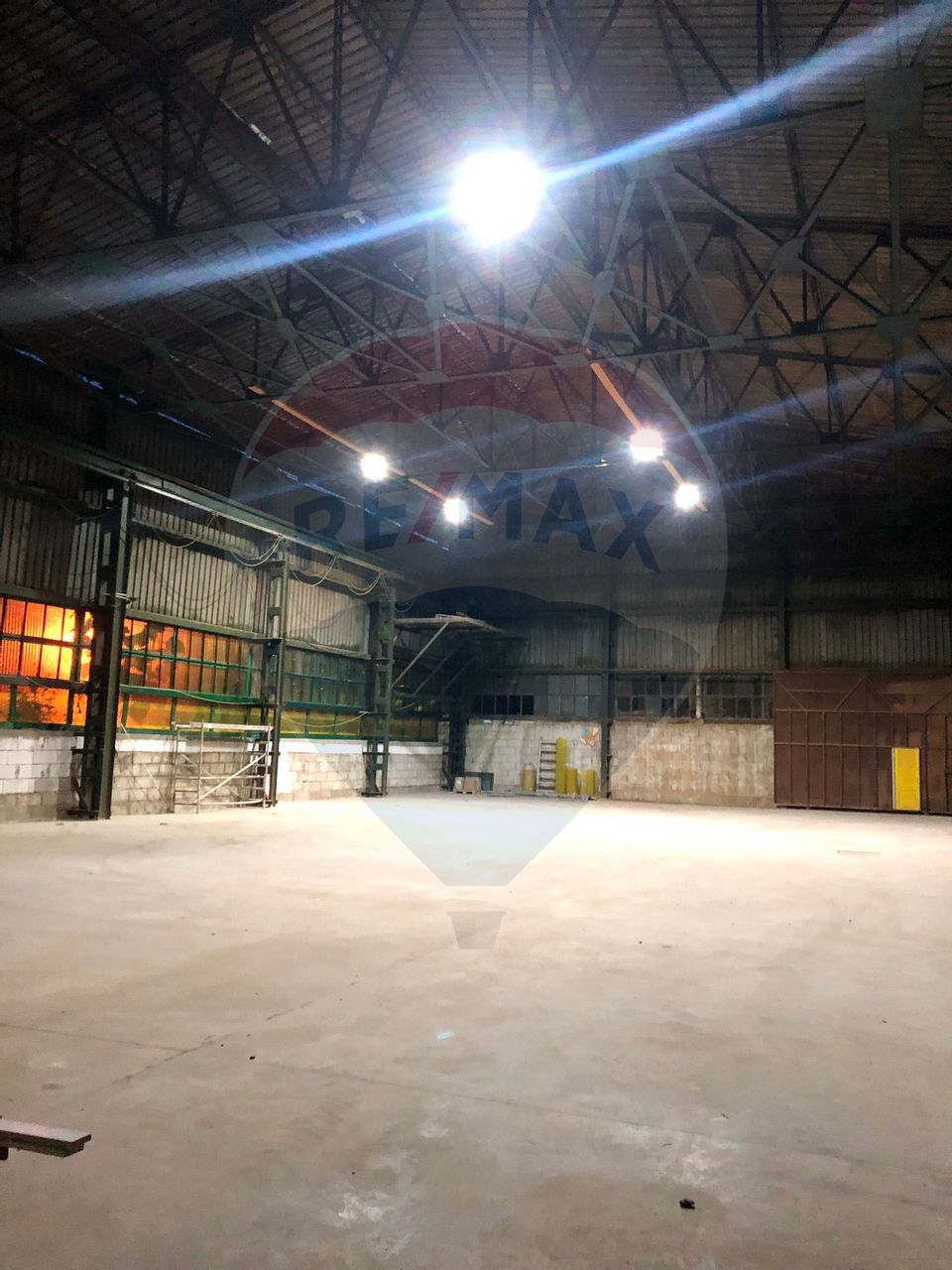 Spațiu industrial de 550mp de închiriat în zona Periferie