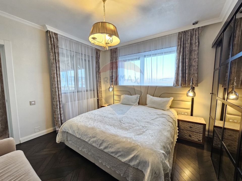 Inchiriere penthouse superfinisat cu 3 camere in zona Centrala