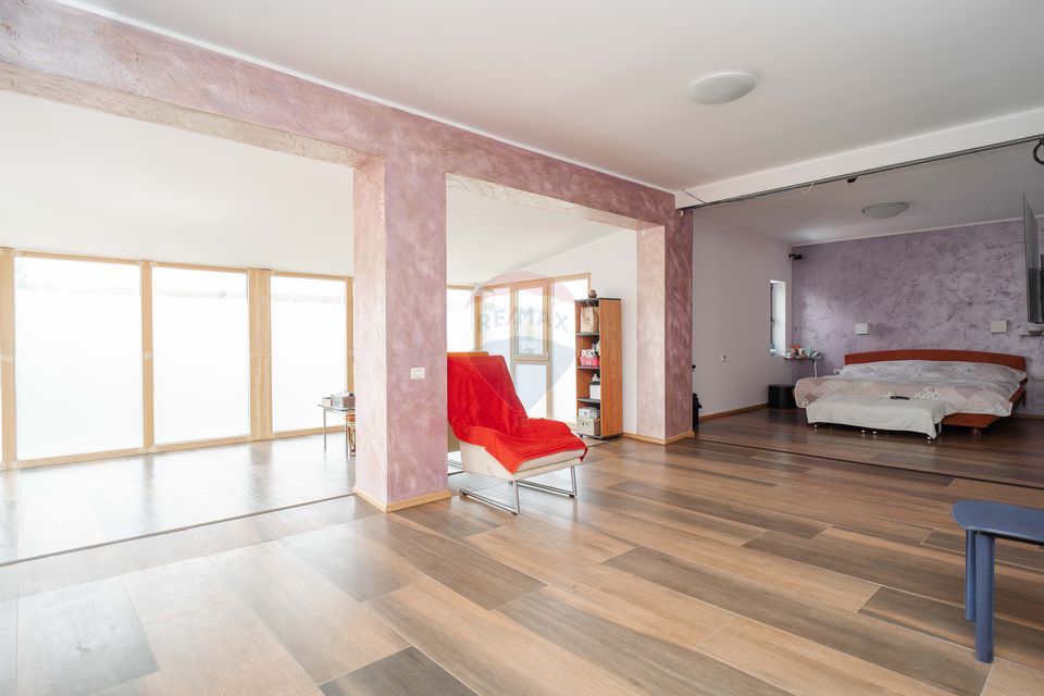 Casă / Vilă cu 10 camere, de vânzare. Todireni, Botoșani.